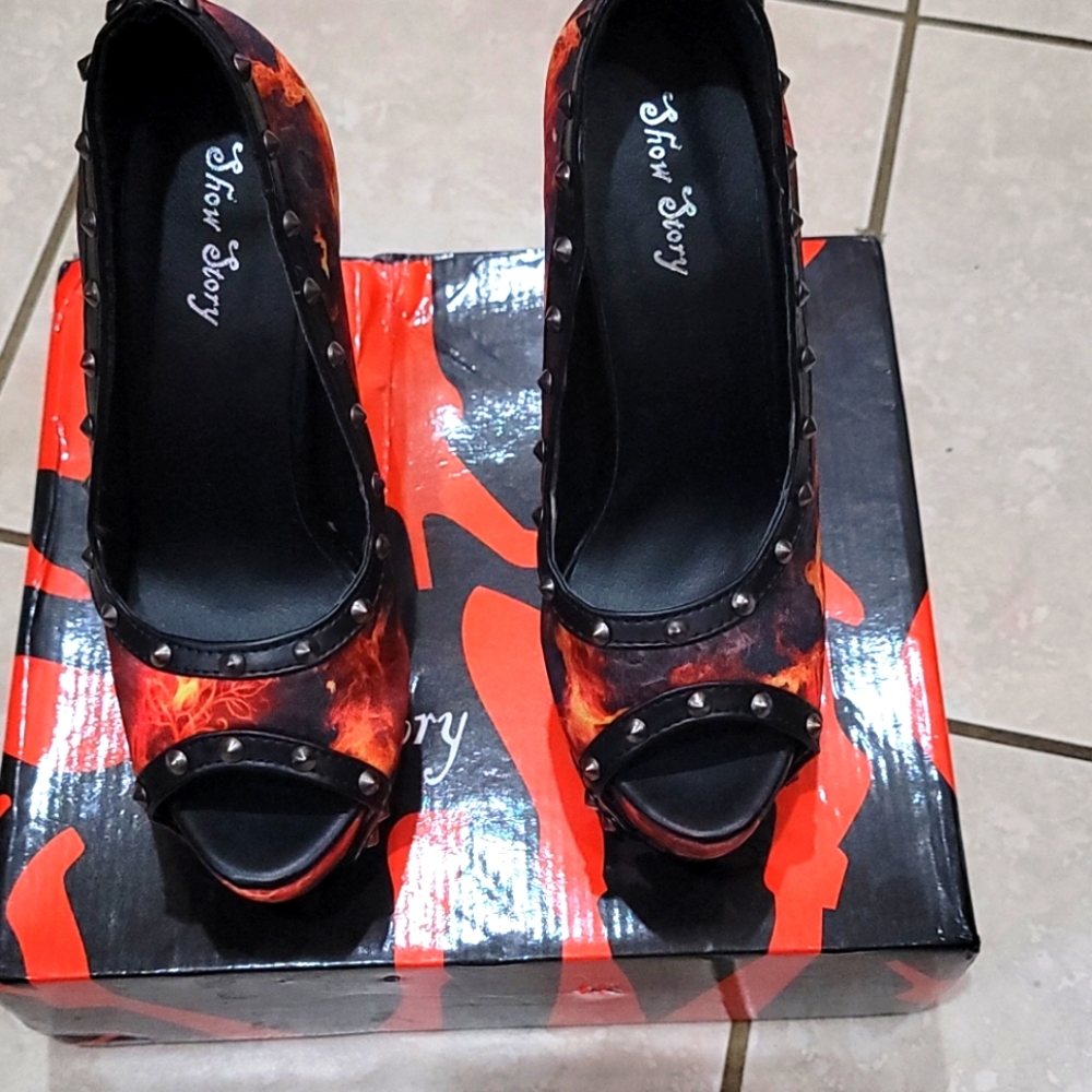 SHOW STORY STILETO HIGH HEELS WITH SPINE BONES ON